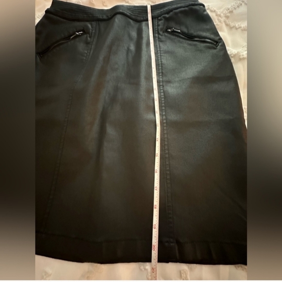 NWT White House Black Market Coated Zipper Pencil Skirt Size 6 - Picture 9 of 11